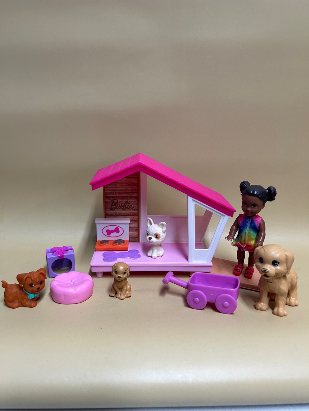Barbie Mattel - Doghouse and Pet Mini Playset with 8 Accessories